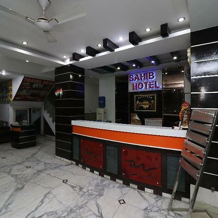 Oyo 27823 Hotel Sahib Delhi  Kültér fotó